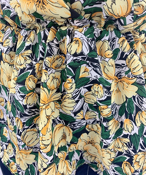 SPIGA（スピーガ）の「総花柄パフスリ裾フレアートップス（シャツ/ブラウス・レディース・レッド/イエロー・フリー）」の6枚目の写真