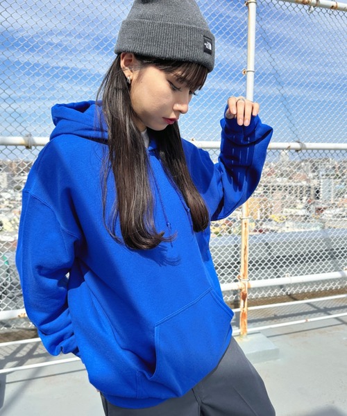 GILDAN（ギルダン）の「GILDAN(ギルダン) / スーパーオーバー サイズ展開多数 コットン無地　プルオーバーパーカー スウェットフーディー（パーカー・レディース・カーキ/杢グレー/グリーン系その他/ロイヤルブルー/マルーン/ライトピンク/パープル/ホワイト/ブラック/オレンジ/ゴールド/レッド/ネイビー/サックスブルー/サンドベージュ/ダークグリーン/ラベンダー/ダークブラウン/アッシュグレー/チャコールグレー/ミント・L/XL/M/S）」の14枚目の写真