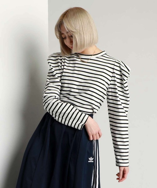 Atmos Pink パワーショルダー ボーダー トップス