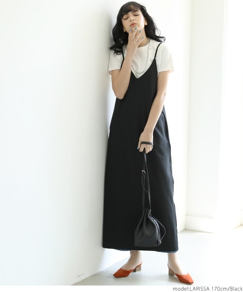 coca(coca)(コカ)の「シンプルストレッチ素材サロペットスカート(サロペット/オーバーオール・レディース・ブラック・ONE SIZE)」の4枚目の写真