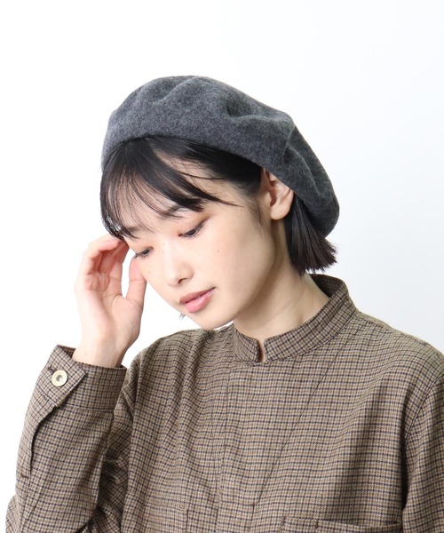 salle de bal(サルデバル)の「ウールベレー帽 / WOOL BERET(ハンチング/ベレー帽・レディース・ブラック/グレー/チャコールグレー/ベージュ/ネイビー/バーガンディー/ブラウン/ワインレッド・FREE)」の2枚目の写真