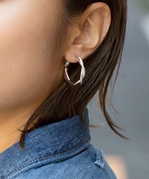 ツイストラインのフープピアス・イヤリング