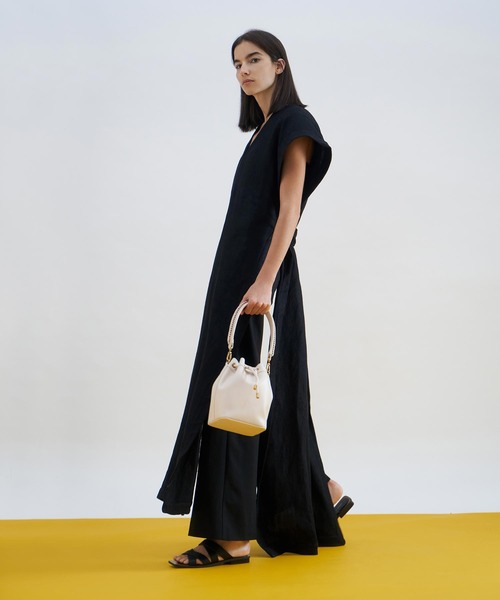 CHARLES & KEITH（チャールズ & キース）の「クロスオーバー フラット / Crossover Flats（サンダル・レディース・ホワイト/ブラック/ダークブラウン/ブルー・22.5cm/23cm/23.5cm/24.5cm/25cm/25.5cm）」の19枚目の写真