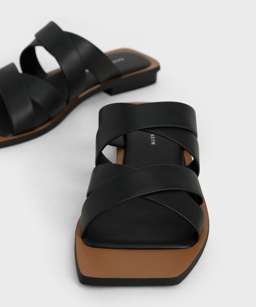 CHARLES & KEITH(チャールズ & キース)の「クロスオーバー フラット / Crossover Flats(サンダル・レディース・ホワイト/ブラック/ダークブラウン/ブルー・22.5cm/23cm/23.5cm/24.5cm/25cm/25.5cm)」の9枚目の写真