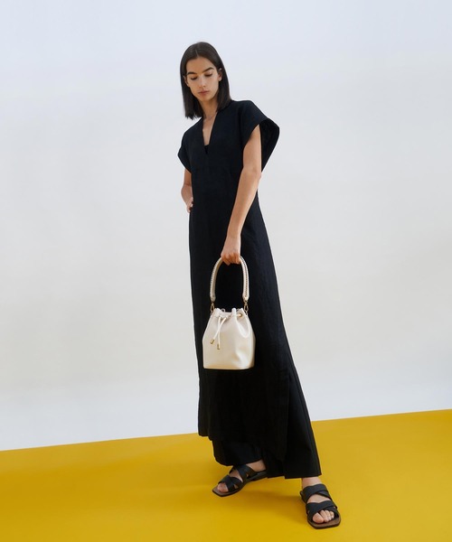 CHARLES & KEITH(チャールズ & キース)の「クロスオーバー フラット / Crossover Flats(サンダル・レディース・ホワイト/ブラック/ダークブラウン/ブルー・22.5cm/23cm/23.5cm/24.5cm/25cm/25.5cm)」の16枚目の写真