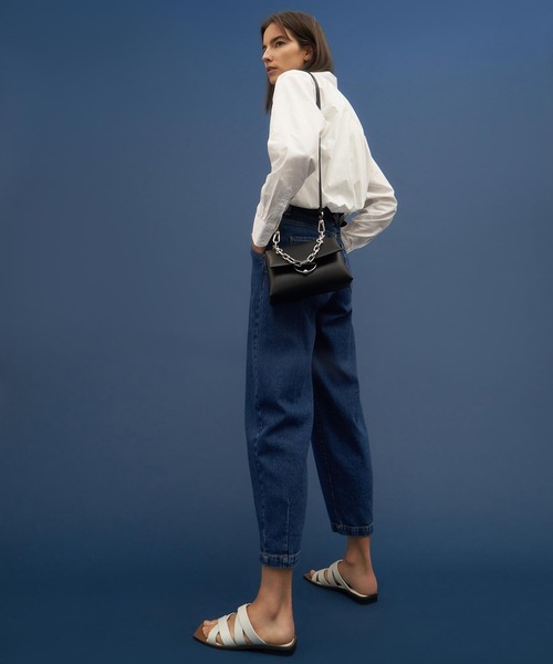 CHARLES & KEITH（チャールズ & キース）の「クロスオーバー フラット / Crossover Flats（サンダル・レディース・ホワイト/ブラック/ダークブラウン/ブルー・22.5cm/23cm/23.5cm/24.5cm/25cm/25.5cm）」の5枚目の写真
