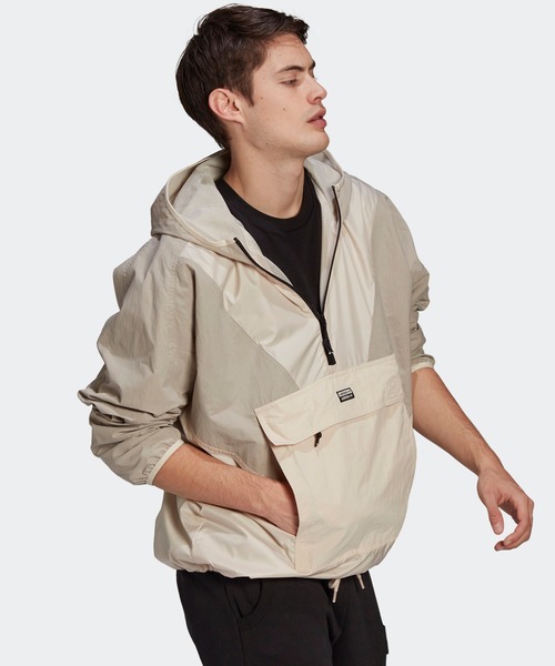 adidas（アディダス）の「R.Y.V. Vライン ウーブン ウインドブレーカー