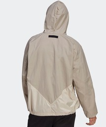 adidas（アディダス）の「R.Y.V. Vライン ウーブン ウインドブレーカー