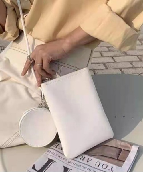 POUTOJOURU(ポートジュール)の「【ポートジュール】 PUレザーミニショルダーバッグ コインケース付き WEB限定(ショルダーバッグ・レディース・ホワイト/ライトブルー/ブラック/ベージュ/カーキ/モカ/グレイッシュベージュ・FREE)」の2枚目の写真