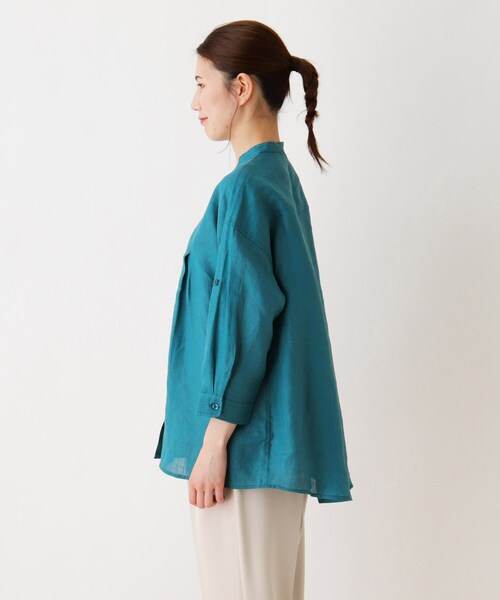 SHOO・LA・RUE（シューラルー）の「◆フレンチリネン100％ゆるバンドカラーシャツ（シャツ/ブラウス・レディース・ホワイト/グリーン・02/03/04）」の5枚目の写真