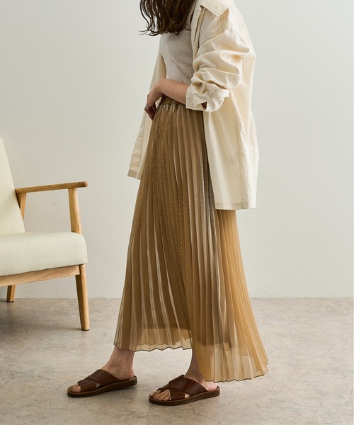 Ambre Neige（アンブルネージュ）の「シャイニープリーツスカート／【WEB/EC限定商品】（スカート・レディース・ブルー系その他/ピンクベージュ・FREE）」の2枚目の写真