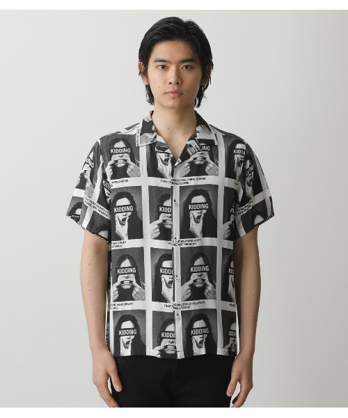 AZUL by moussy（アズールバイマウジー）の「PERSON GRAPHIC SHIRT/パーソングラフィックシャツ（シャツ/ブラウス・メンズ・ホワイト系その他/ブラック系その他・MEDIUM/LARGE/SMALL）」の8枚目の写真