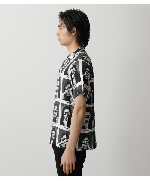AZUL by moussy（アズールバイマウジー）の「PERSON GRAPHIC SHIRT/パーソングラフィックシャツ（シャツ/ブラウス・メンズ・ホワイト系その他/ブラック系その他・MEDIUM/LARGE/SMALL）」の9枚目の写真