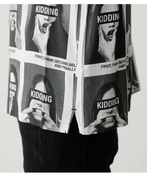 AZUL by moussy（アズールバイマウジー）の「PERSON GRAPHIC SHIRT/パーソングラフィックシャツ（シャツ/ブラウス・メンズ・ホワイト系その他/ブラック系その他・MEDIUM/LARGE/SMALL）」の13枚目の写真