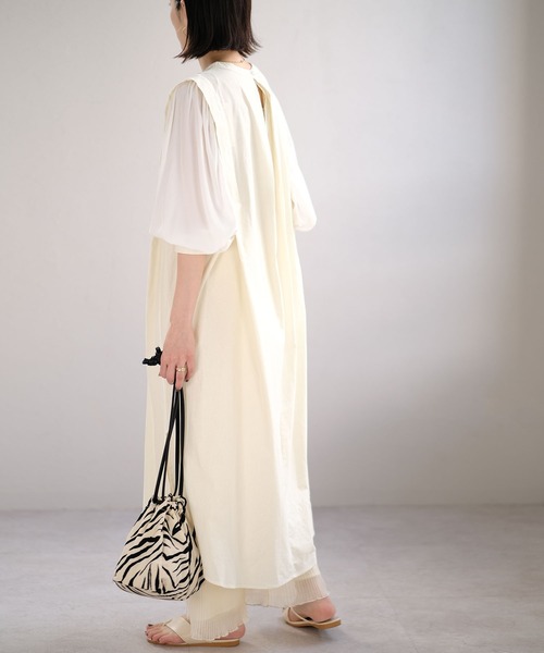 ANDJ(アンドジェイ)の「リネンタッチ異素材切替ピンタックブザムワンピース(シャツワンピース・レディース・ブラック/アイボリー/ライトベージュ・M)」の16枚目の写真