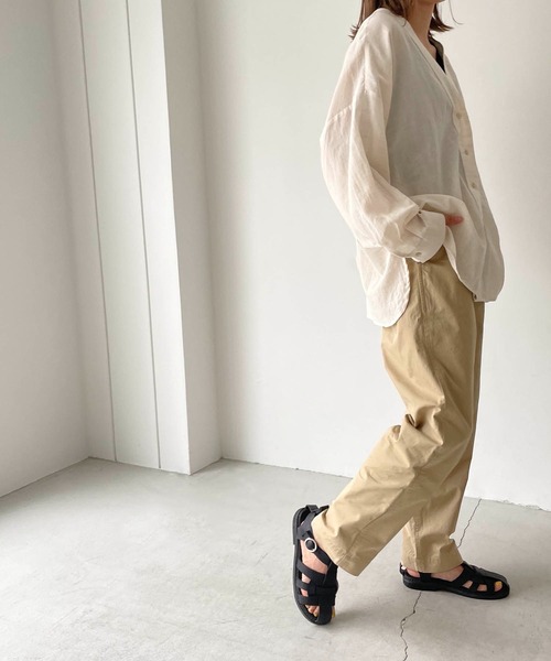 CANAL JEAN（キャナルジーン）の「via j(ヴィアジェイ) コットンリネンVネックシャツ（シャツ/ブラウス・レディース・ベージュ/アイボリー・ONE SIZE）」の7枚目の写真