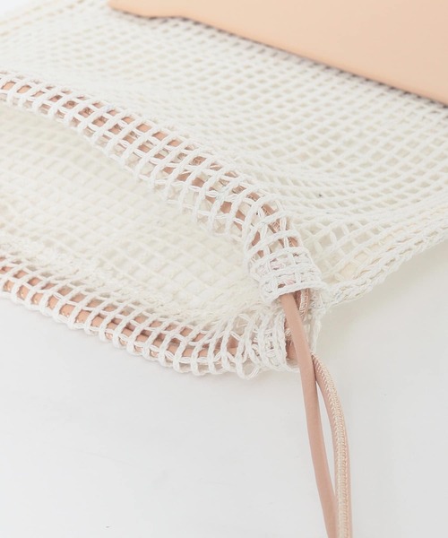 URBAN RESEARCH(アーバンリサーチ)の「メッシュ巾着バッグ(ショルダーバッグ・レディース・ブラック/カーキ/アイボリー・-)」の9枚目の写真