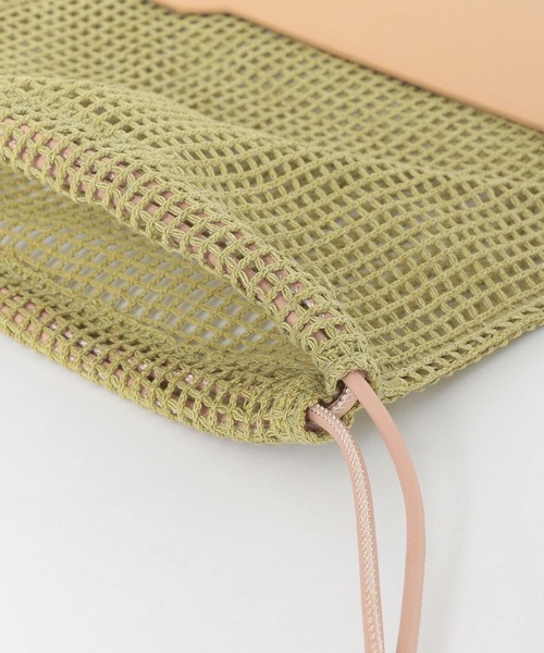 URBAN RESEARCH(アーバンリサーチ)の「メッシュ巾着バッグ(ショルダーバッグ・レディース・ブラック/カーキ/アイボリー・-)」の5枚目の写真