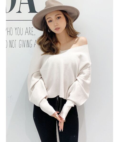 GYDA（ジェイダ）の「オフショルマトンスリーブニット TOPS（ニット/セーター・レディース・ブラック/ベージュ/アイボリー・FREE）」の2枚目の写真