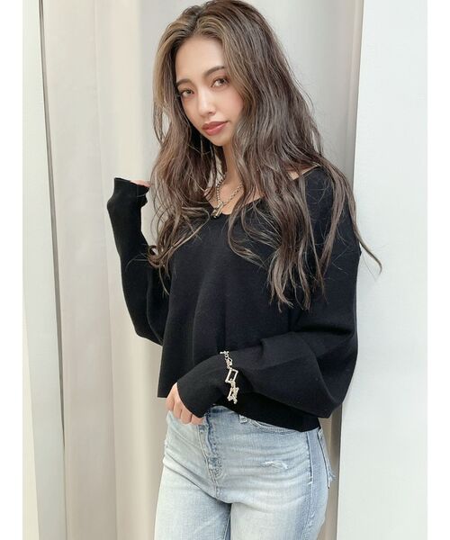 GYDA（ジェイダ）の「オフショルマトンスリーブニット TOPS（ニット/セーター・レディース・ブラック/ベージュ/アイボリー・FREE）」の4枚目の写真