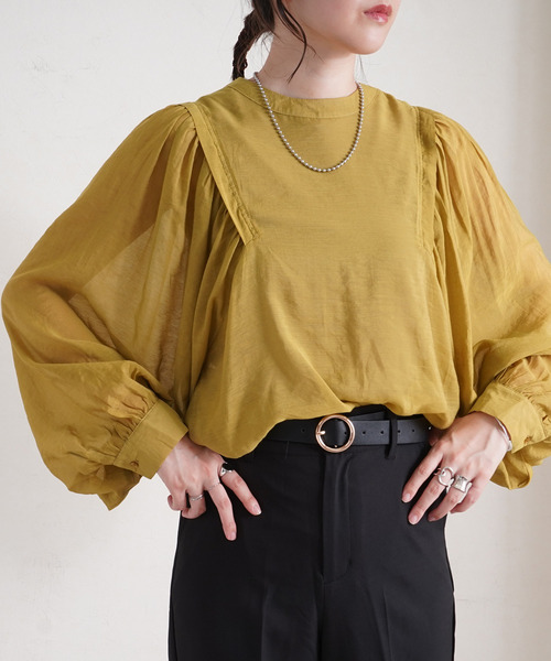 Fizz(フィズ)の「【Fizz/フィズ】 バックリボンボリューム袖シアーブラウス(シャツ/ブラウス・レディース・ブラック/オリーブ/サンドベージュ・M)」の3枚目の写真