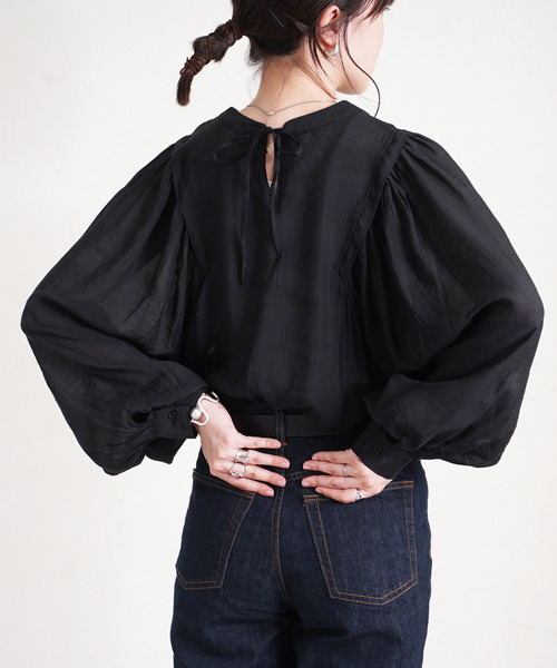 Fizz(フィズ)の「【Fizz/フィズ】 バックリボンボリューム袖シアーブラウス(シャツ/ブラウス・レディース・ブラック/オリーブ/サンドベージュ・M)」の10枚目の写真