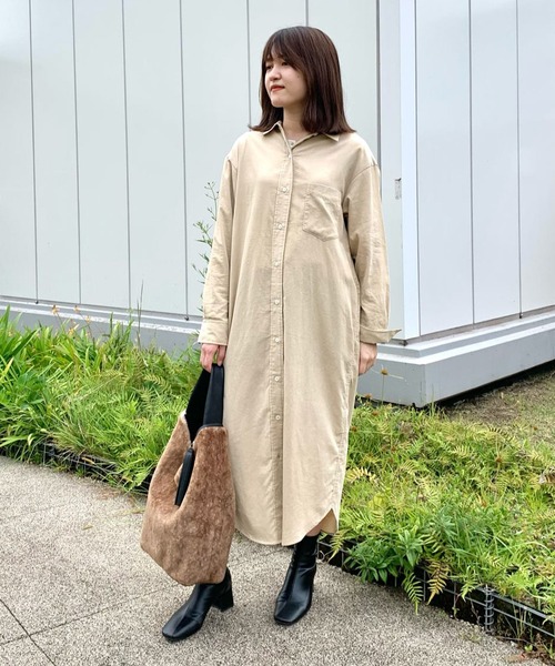 VIOLAd'ORO（ヴィオラドーロ）の「【VIOLAd'ORO(ヴィオラドーロ)】エコファーショルダーバッグ（ショルダーバッグ・レディース・ベージュ・FREE）」の11枚目の写真