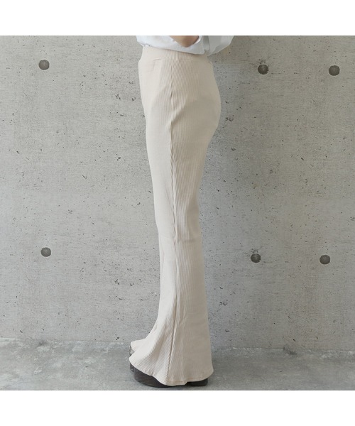VIBGYOR(ヴィブジョー)の「VIBGYOR Select/リブフレアパンツ(YA)(その他パンツ・レディース・ホワイト/ベージュ・FREE)」の3枚目の写真