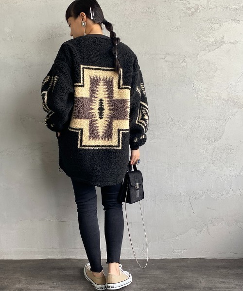PENDLETON（ペンドルトン）の「[PENDLETON/ペンドルトン] ネイティブ柄 ボアフリースジップカーディガン（ブルゾン・レディース・アイボリー/ブラック/キャメル・F）」の2枚目の写真