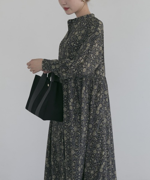 URBAN RESEARCH ROSSO(アーバンリサーチロッソ)の「アラベスクマキシシャツワンピース(ワンピース・レディース・ブラウン/ネイビー・FREE)」の8枚目の写真