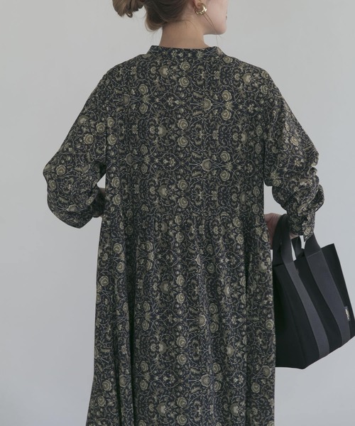 URBAN RESEARCH ROSSO(アーバンリサーチロッソ)の「アラベスクマキシシャツワンピース(ワンピース・レディース・ブラウン/ネイビー・FREE)」の9枚目の写真