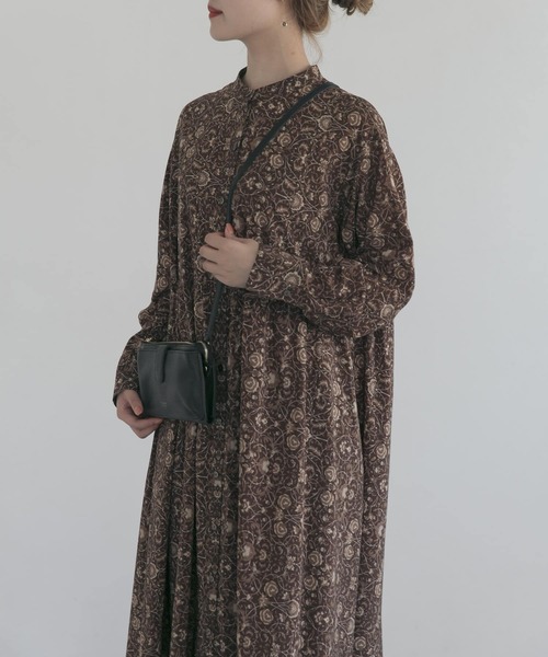 URBAN RESEARCH ROSSO(アーバンリサーチロッソ)の「アラベスクマキシシャツワンピース(ワンピース・レディース・ブラウン/ネイビー・FREE)」の14枚目の写真