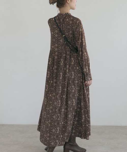 URBAN RESEARCH ROSSO(アーバンリサーチロッソ)の「アラベスクマキシシャツワンピース(ワンピース・レディース・ブラウン/ネイビー・FREE)」の18枚目の写真
