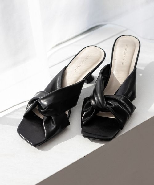 mysty woman（ミスティウーマン）の「クロスリボンサンダル 270329（サンダル・レディース・ブラック/カーキ/アイボリー・MEDIUM/LARGE）」の3枚目の写真