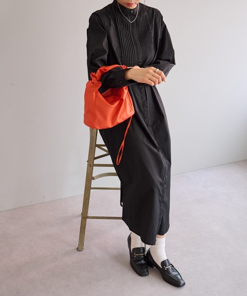 DISCOAT(ディスコート)の「【WEB限定】ピンタック肩タックワンピース(シャツワンピース・レディース・ホワイト/ブラック・FREE)」の1枚目の写真