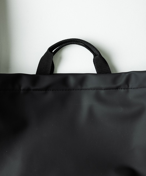 yorozu（ヨロズ）の「【YOROZU別注】ポリカーボネートタスキショルダー/ビックショルダーバッグM（ショルダーバッグ・レディース・ブラック/ベージュ/ホワイト・FREE）」の7枚目の写真