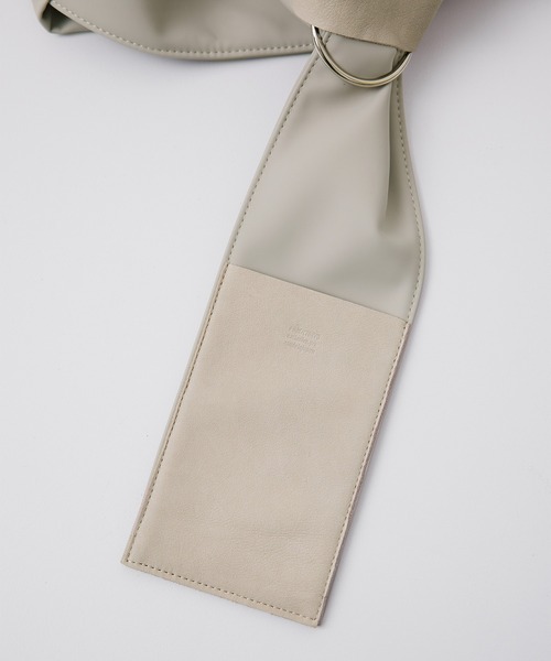 yorozu（ヨロズ）の「【YOROZU別注】ポリカーボネートタスキショルダー/ビックショルダーバッグM（ショルダーバッグ・レディース・ブラック/ベージュ/ホワイト・FREE）」の20枚目の写真