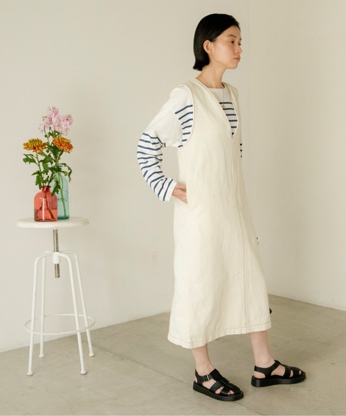 ANGIE（アンジー）の「Vネックデニムジャンスカ（ジャンパースカート・レディース・ブラック/オフホワイト/ブルー・FREE）」の16枚目の写真