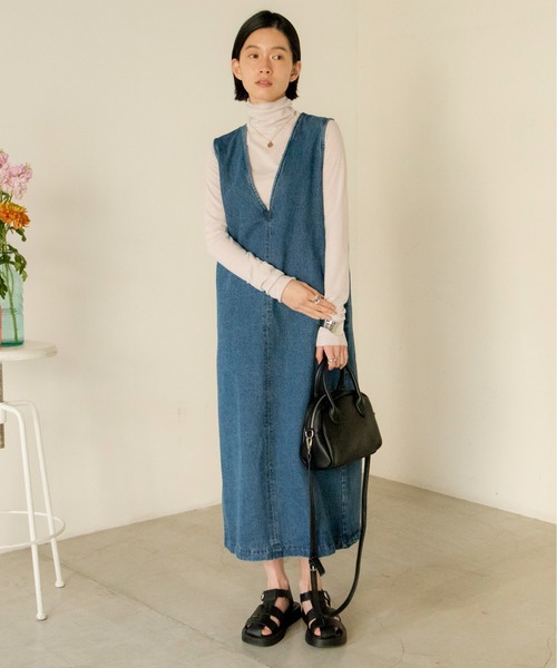 ANGIE（アンジー）の「Vネックデニムジャンスカ（ジャンパースカート・レディース・ブラック/オフホワイト/ブルー・FREE）」の6枚目の写真