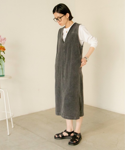 ANGIE（アンジー）の「Vネックデニムジャンスカ（ジャンパースカート・レディース・ブラック/オフホワイト/ブルー・FREE）」の21枚目の写真