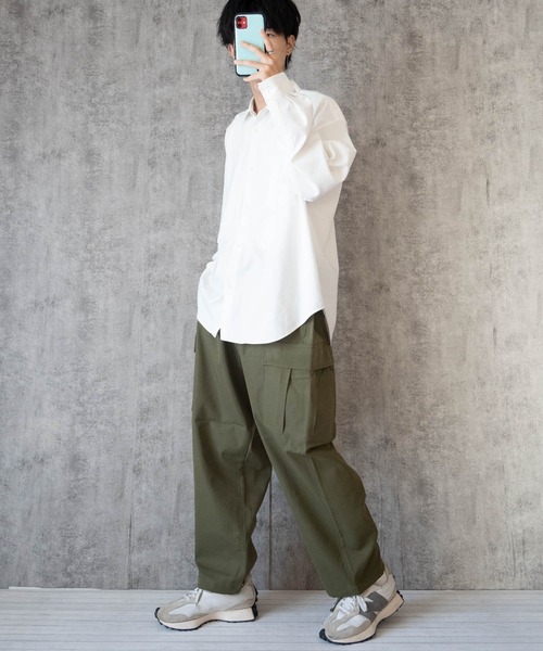 Anytime Songs（エニータイムソングス）の「綿ブロードレギュラーカラーLSシャツ（シャツ/ブラウス・メンズ・ホワイト/サックスブルー/グリーン/グレイッシュベージュ/ブラック/ホワイト系その他/ラベンダー/イエロー/サックスブルー系/ブラック系その他/グリーン系その他・MEDIUM/X-LARGE/LARGE）」の21枚目の写真