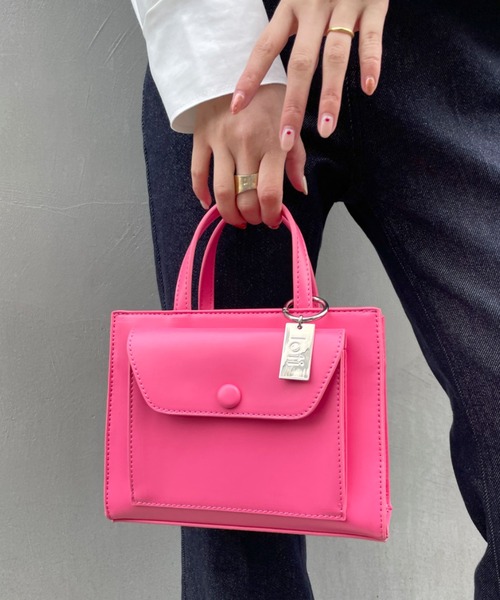 loti（ロティ）の「WEB限定 loti ポケットミニスクエアショルダー（ショルダーバッグ・レディース・ブラック/ピンク/イエロー/グリーン・ONE SIZE）」の4枚目の写真