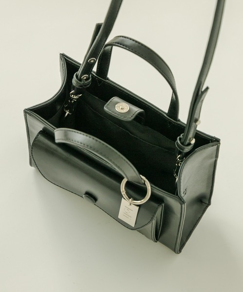 loti（ロティ）の「WEB限定 loti ポケットミニスクエアショルダー（ショルダーバッグ・レディース・ブラック/ピンク/イエロー/グリーン・ONE SIZE）」の9枚目の写真