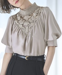 トライアングルレースブラウス | 半袖 スタンドカラー トップス 体型カバー レース ボリューム袖 オフィスカジュアル 通勤服 華やか ブラウス カットソー Tシャツ