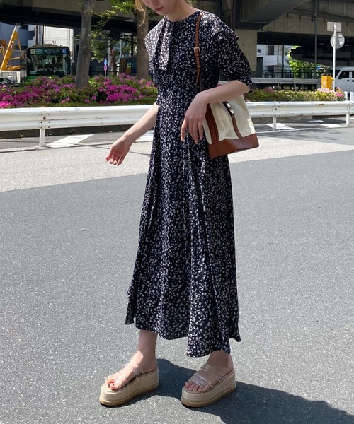 archives（アルシーヴ）の「タックケープセット５分袖ワンピース（ワンピース・レディース・イエロー/ブラック/オフホワイト・MEDIUM）」の13枚目の写真