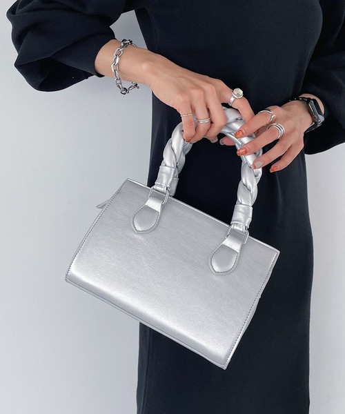 PAGEBOY（ページボーイ）の「ツイストハンドルバッグ（ショルダーバッグ・レディース・ブラック/シルバー・FREE）」の4枚目の写真