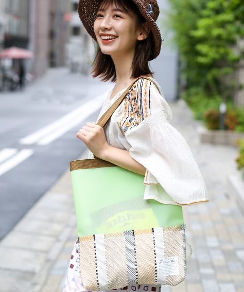 チチカカ（チチカカ）の「クリアトートバッグ（トートバッグ・レディース・ブラック/グリーン・FREE）」の6枚目の写真