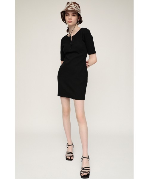 SLY（スライ）の「CUT RIB HENRY NECK S/OP カットリブ ヘンリーネック ショート ワンピース ミニワンピース（ワンピース・レディース・カーキ/ブラック/キャメル・1/2）」の2枚目の写真