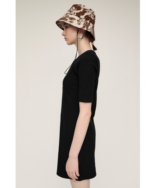 SLY（スライ）の「CUT RIB HENRY NECK S/OP カットリブ ヘンリーネック ショート ワンピース ミニワンピース（ワンピース・レディース・カーキ/ブラック/キャメル・1/2）」の6枚目の写真