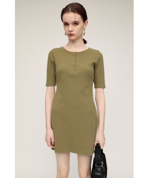 SLY（スライ）の「CUT RIB HENRY NECK S/OP カットリブ ヘンリーネック ショート ワンピース ミニワンピース（ワンピース・レディース・カーキ/ブラック/キャメル・1/2）」の8枚目の写真